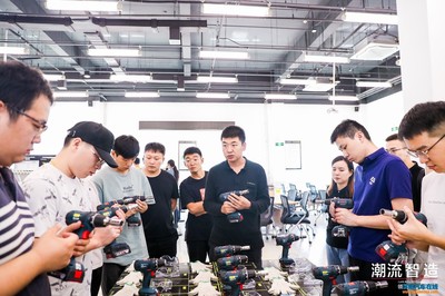 領(lǐng)克華中營(yíng)銷大區(qū)走進(jìn)張家口工廠 親臨“潮流智造”現(xiàn)場(chǎng)，賦能專業(yè)培訓(xùn)之旅